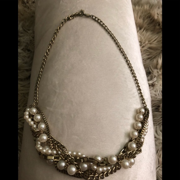 Jewelry - Antique gold and faux pearl necklace